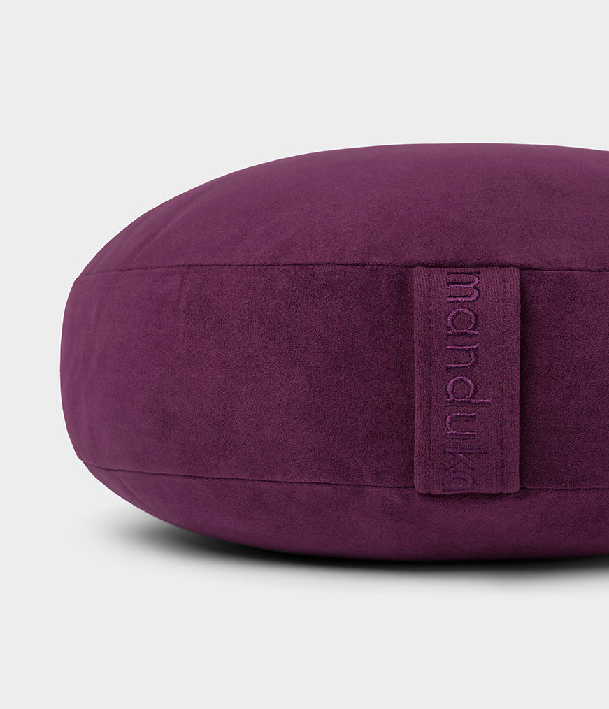 4D201W060-Props-ENLIGHT-MEDITATION-CUSHION-INDULGE-02_bb52ece8-1dbf-44c6-917c-bf3dea3b7443.jpg